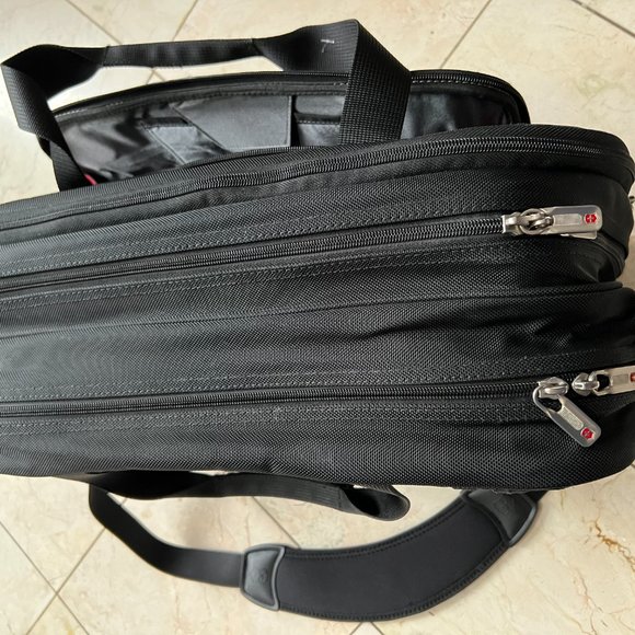 Victorinox X-Large Black Ballistic Nylon Expandable Laptop Briefcase /Backpack. - Picture 14 of 15